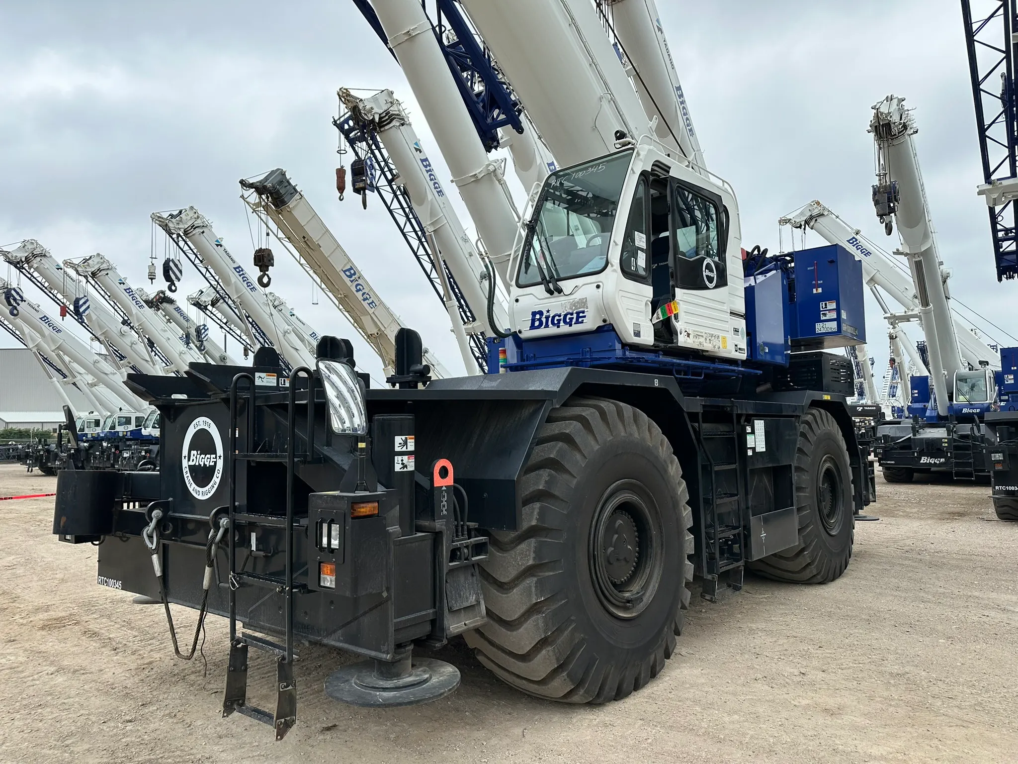 Grove RT890E Crane Overview and Specs | Bigge.com | Bigge.com
