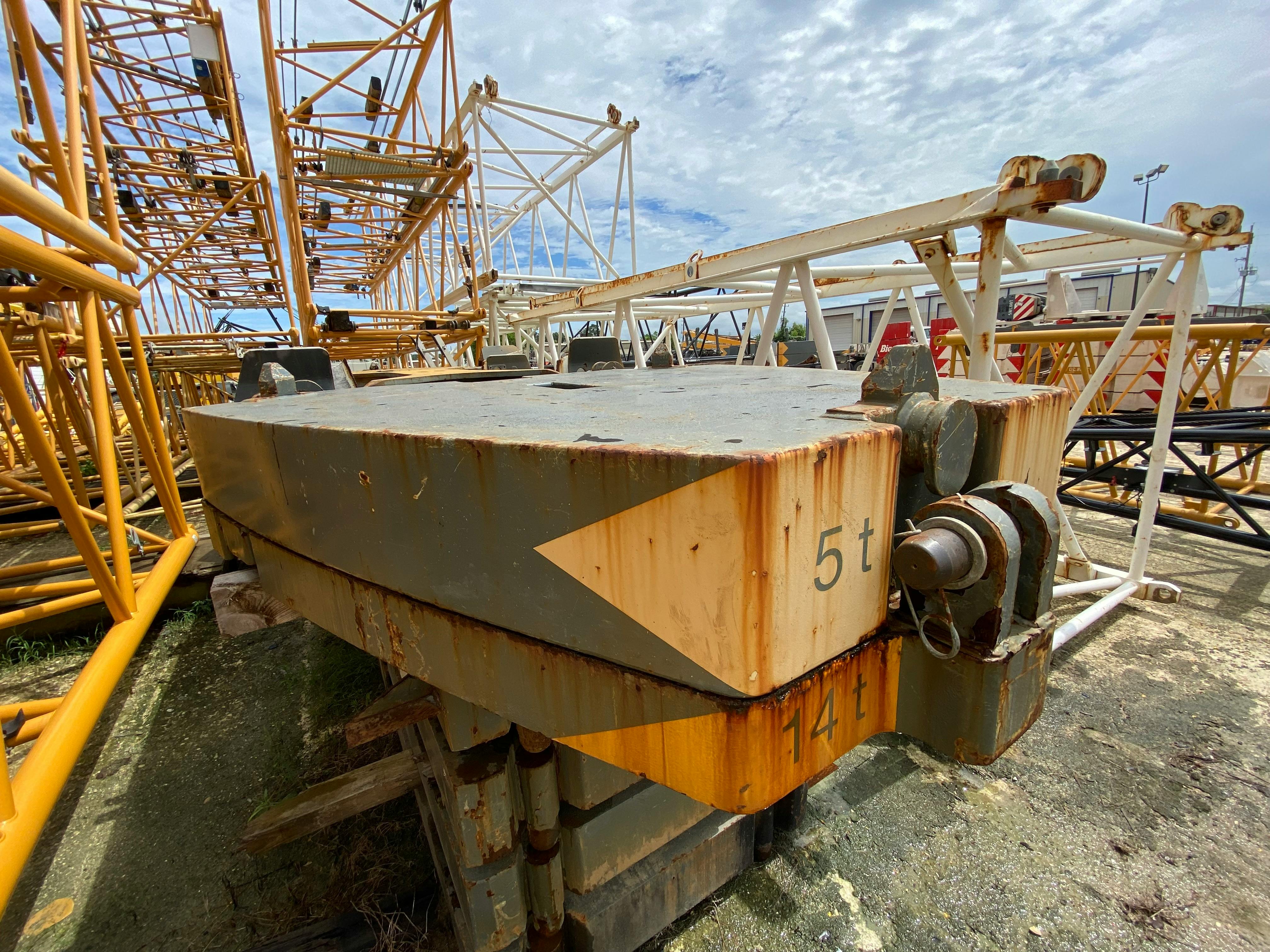 LIEBHERR COUNTER WEIGHT 5 TON STACK 2 EA