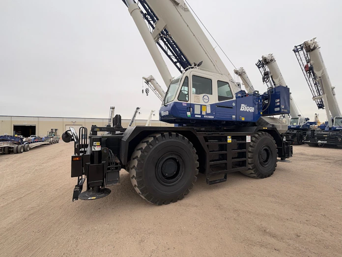 Grove RT890E Crane Overview and Specs
