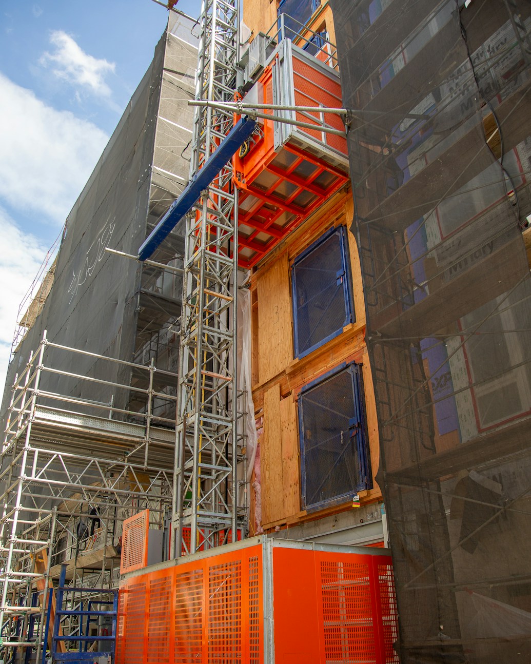 BestinClass Construction Hoist Crews